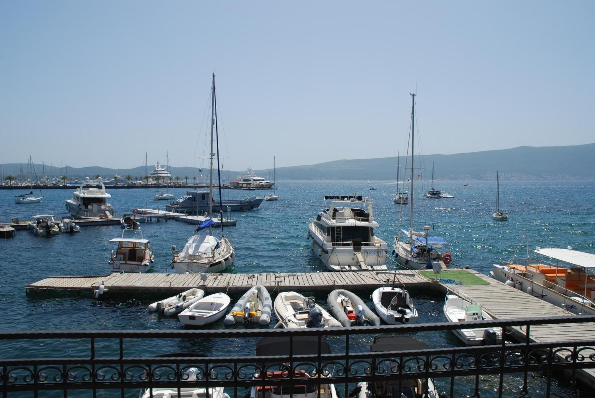Rustico Apartments Tivat Eksteriør billede